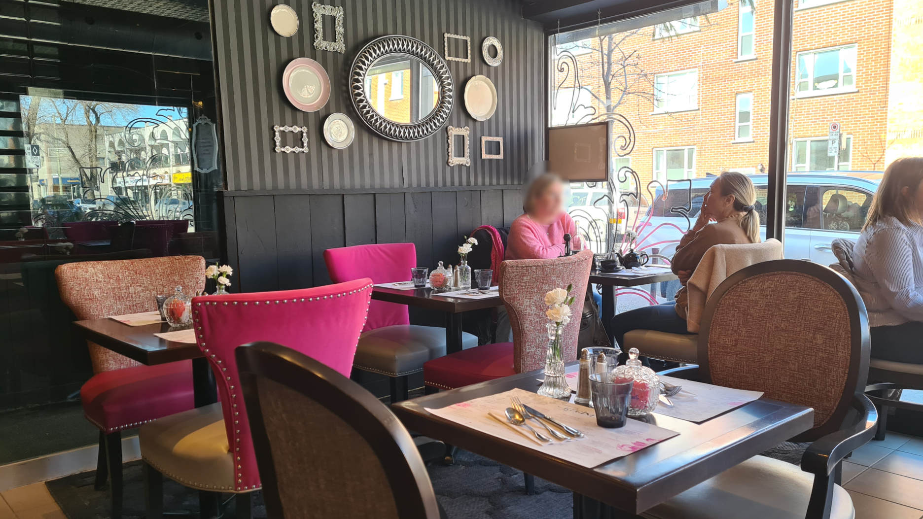 salle du régine café à montréal